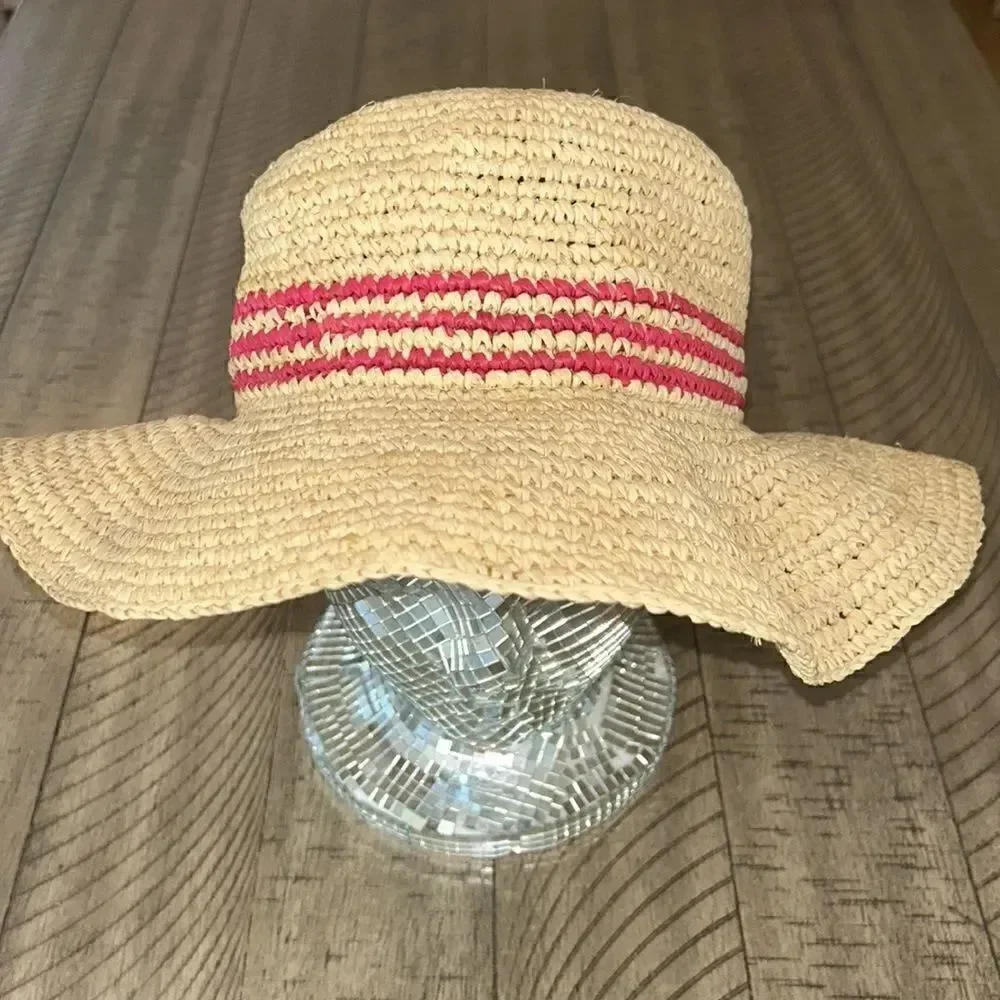 Fun 🤩 Hat 👒 fabulously flexible Pack away!!! ✈️ 🏝️ 🕶️ 👄 💄 Pink Stripes